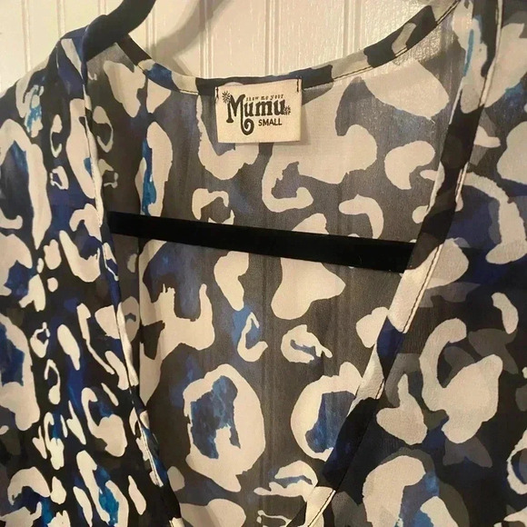 Show me your Mumu sheer v-neck blouse - Picture 3 of 4